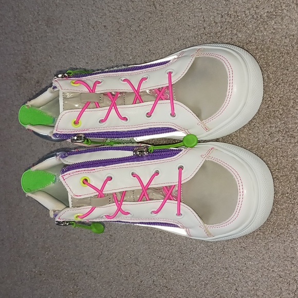 Steve Madden Other - NWOT Steve Madden unisex Size 1 Multicolor Sneaker